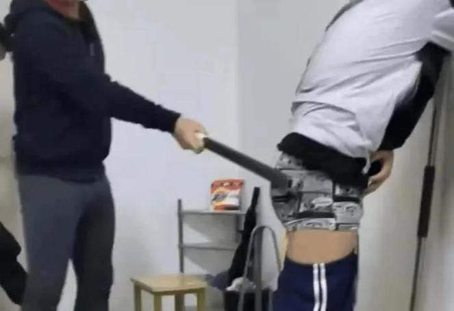 打男生屁股视频2026