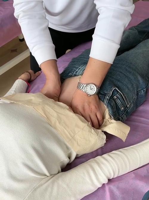 按压肚子视频2026